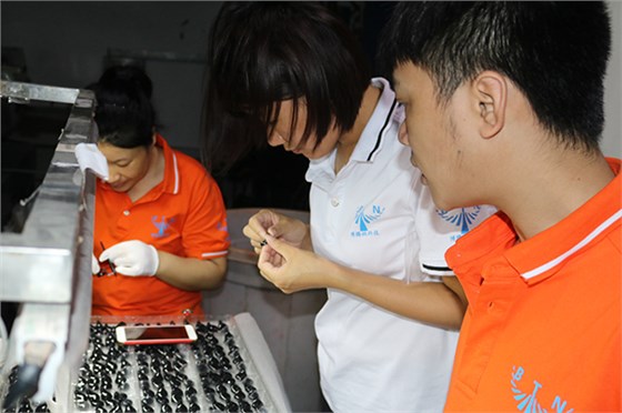 深圳塑膠模具制造廠——博騰納如何做好藍(lán)牙耳機(jī)模具？