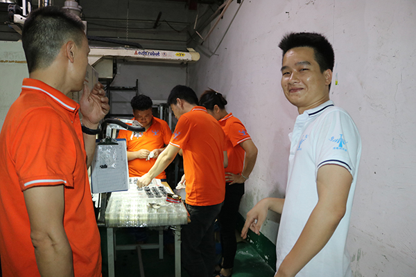 塑膠模具廠博騰納祝各位中秋快樂(lè)！