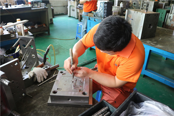 博騰納塑膠模具加工廠：13年堅持以質(zhì)取勝，打造品質(zhì)模具